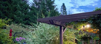 Rivers Chalet: An inspiring stay on the edge of the Gifford P. National Forest.
