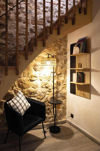 Cottage near the mountains (climbing in Margalef) and river (kayaking Ebro river)