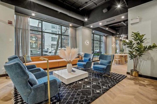 Luxury Designer Apartment 1202|Gold Coast/Old Town