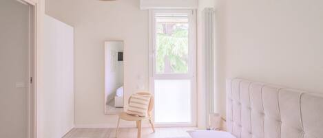 1 室のベッドルーム、アイロン / アイロン台