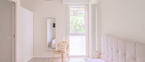 1 chambre, fer et planche Ă repasser