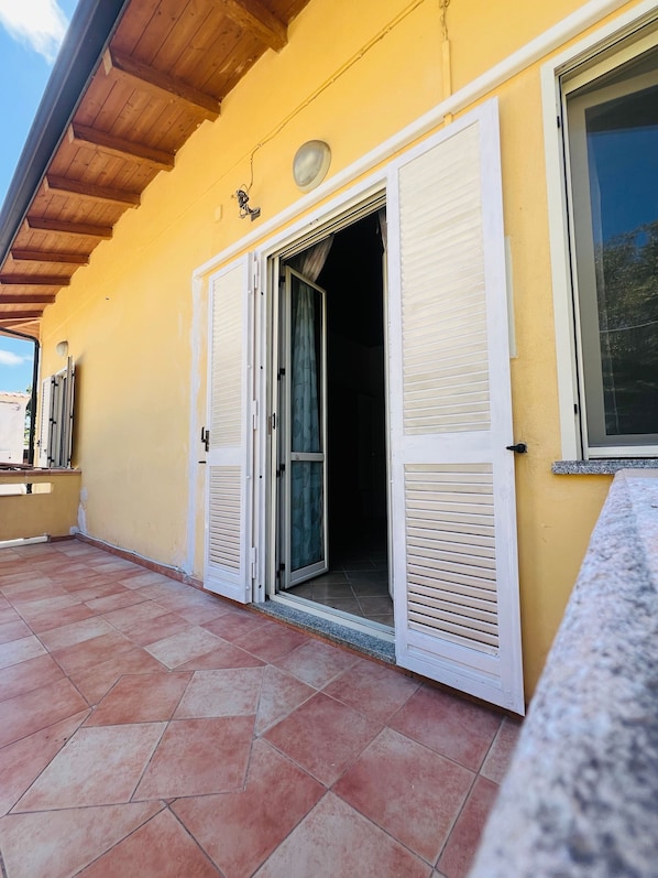 Rom – deluxe, hageutsikt | Terrasse/patio