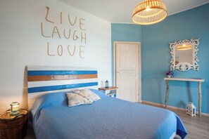 Iron/ironing board, travel cot, free WiFi, bed sheets - Villa Sciammaca Apartment 1, a sea-view holiday home with access to the sea (Sicilia)