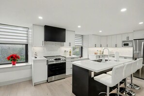 冰箱、微波炉、烤箱、炉灶