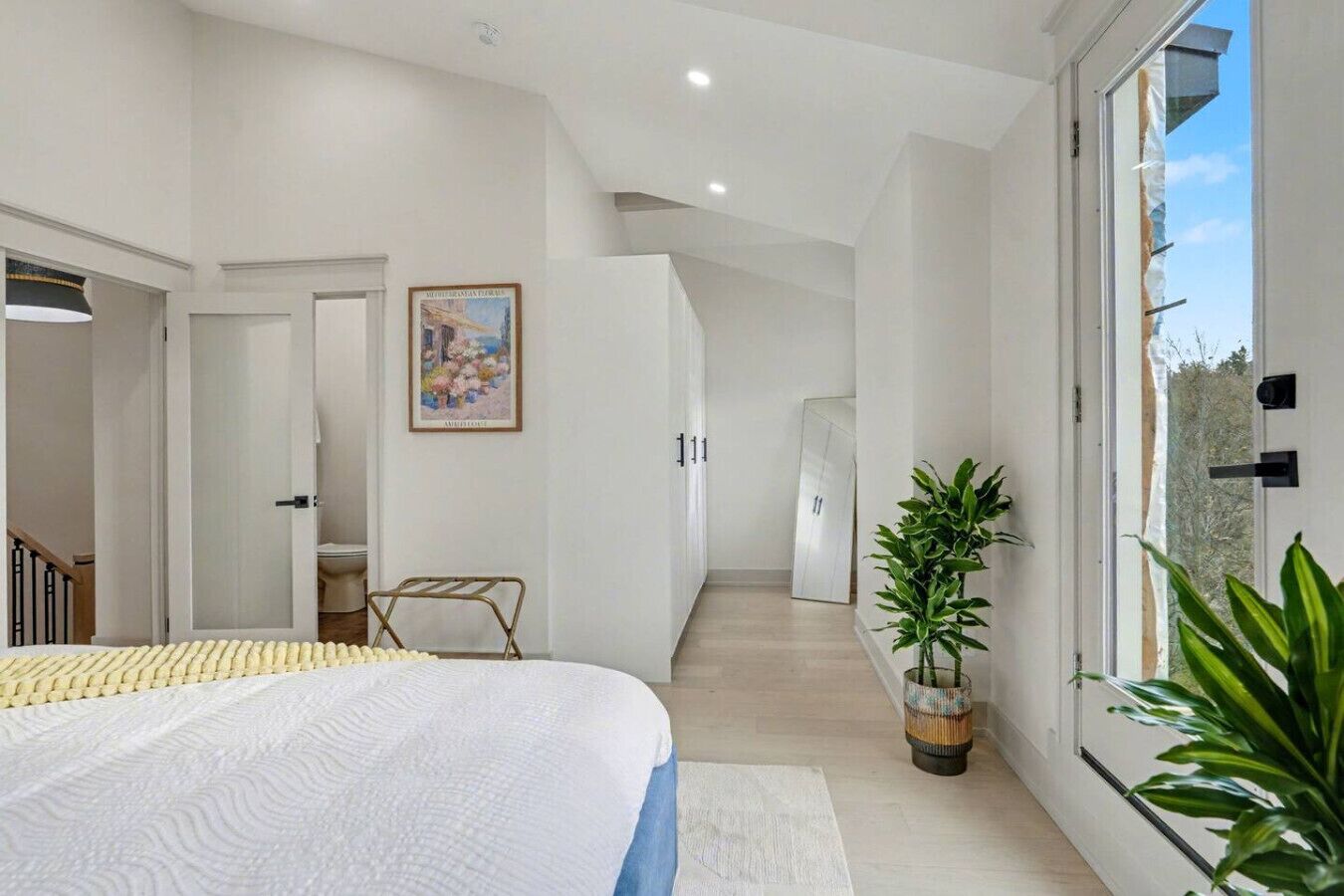 2 habitaciones, escritorio, tabla de planchar con plancha y wifi 