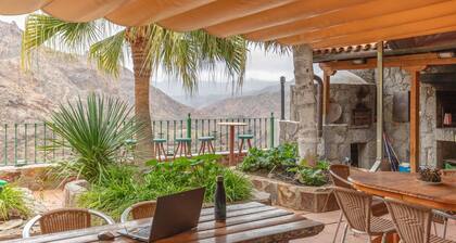 Vacation Apartment 'Guía' with Shared Terrace, Shared Garden and Wi-Fi
