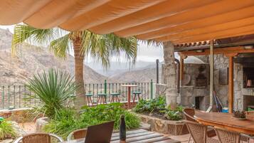 屋外ダイニングエリア