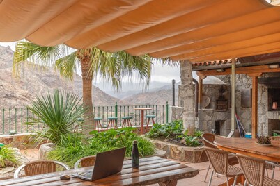 Holiday Apartment 'Gáldar' with Shared Terrace, Garden & Wi-Fi