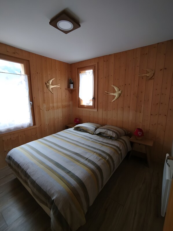 Iron/ironing board, WiFi