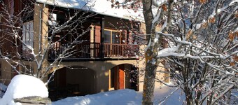 Bed and Breakfast 'Chambres D'hôtes La Givrine Clarée' with Mountain View, Private Terrace and Wi-Fi