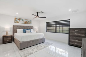 Skrivebord, strykejern/-brett, wi-fi og sengetøy