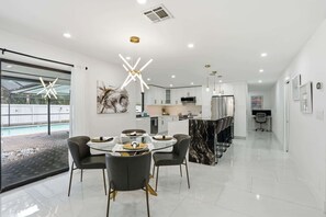 Dining - Remodeled, Close to Beach, With Heated Pool (Naples)