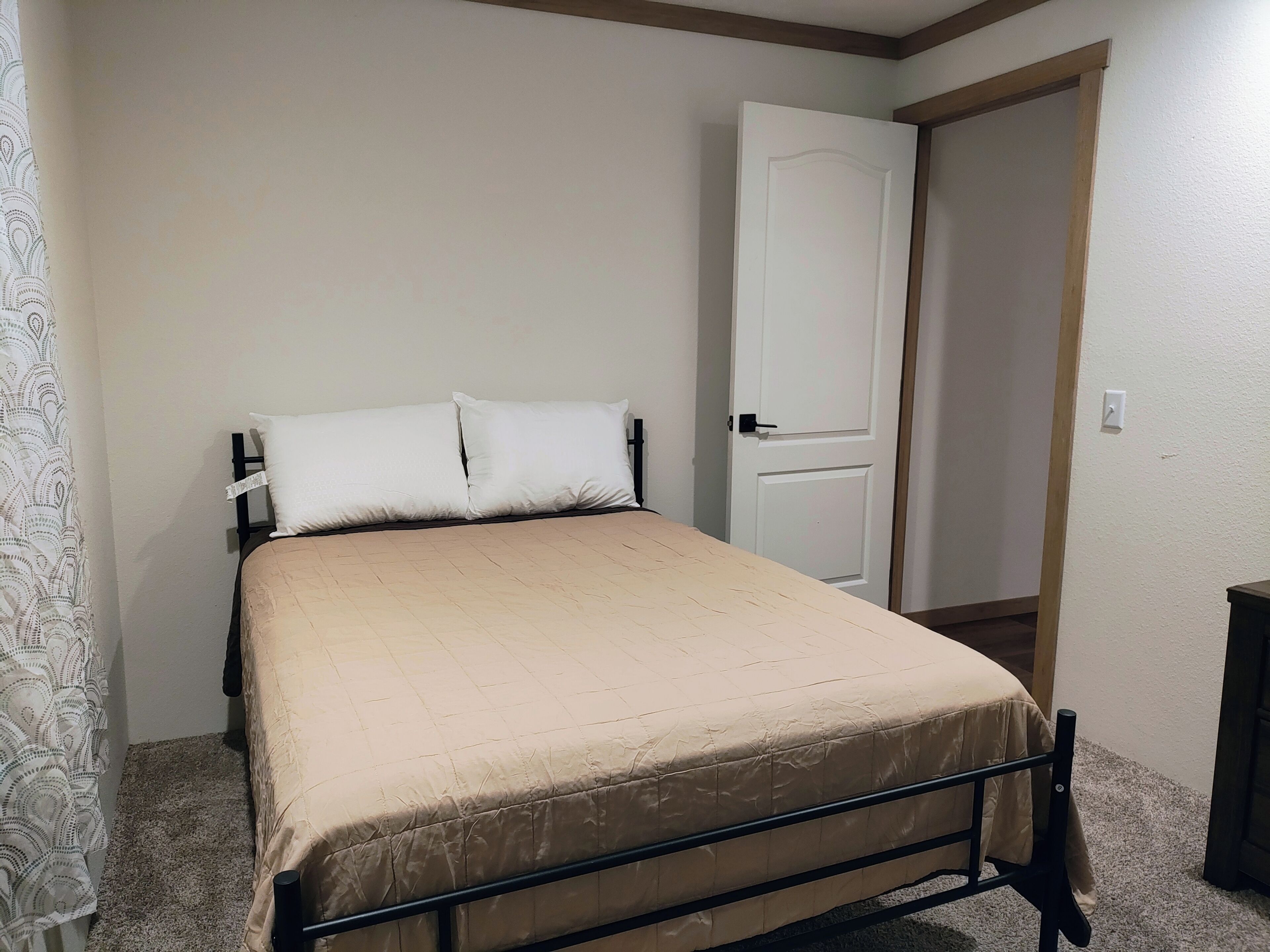 Silitysrauta/-lauta, internet, vuodevaatteet