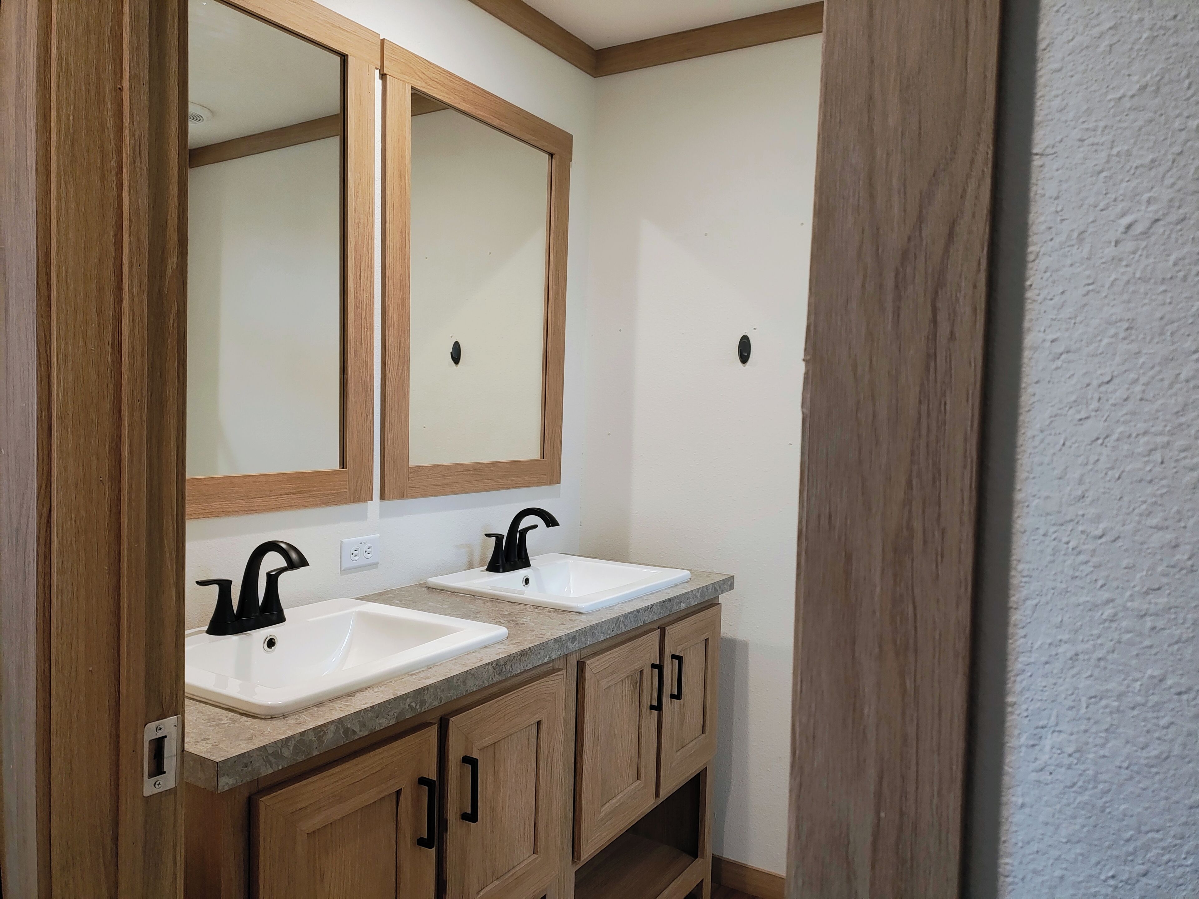 Suihku, pyyhkeet, saippua, vessapaperi