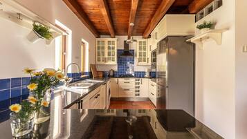 Geladeira, fogão, cooktop, lava-louças