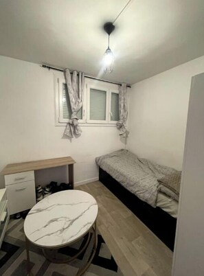 Room - Cosy studio near Paris (Taverny)
