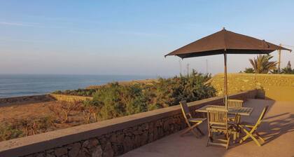 4 bedroom Villa, Pool, Sea Views, 9 person