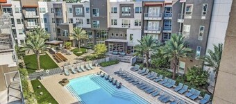 Stylish 2BR Apartment Near Dining, Shopping, and All Major Attractions