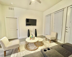 Living area - Stylish 2BR Apartment Near Dining, Shopping, and All Major Attractions (Spring)