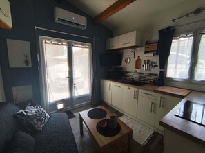 Living area - Furnished Studio (Les Pennes-Mirabeau)