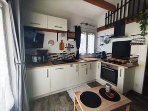 Private kitchen - Furnished Studio (Les Pennes-Mirabeau)