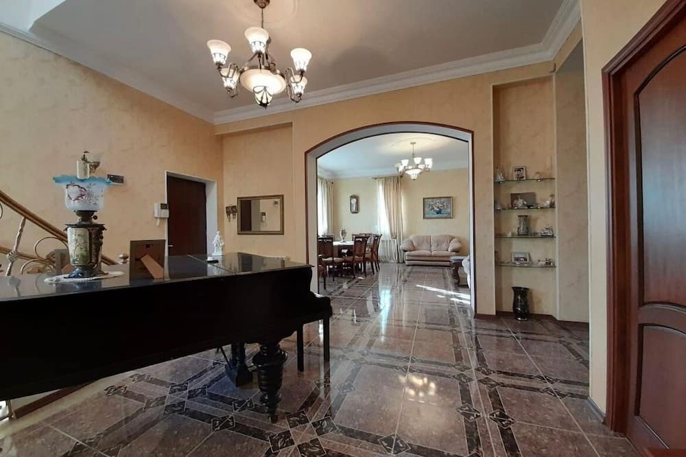 Avan Luxury Villa