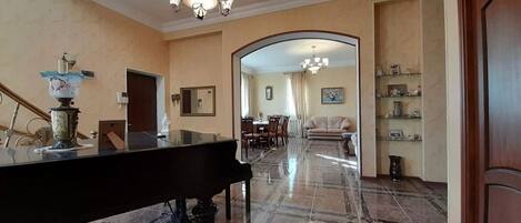 Iron/ironing board, free WiFi