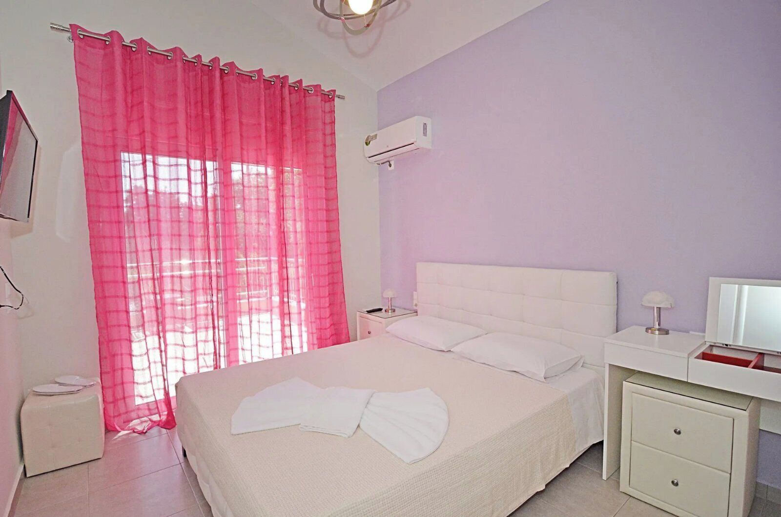 Free WiFi, bed sheets