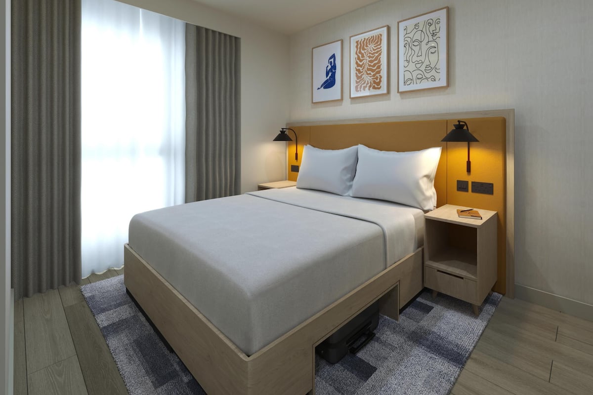 Hypo-allergenic bedding, in-room safe, blackout drapes