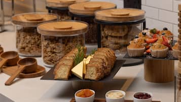 Free daily buffet breakfast
