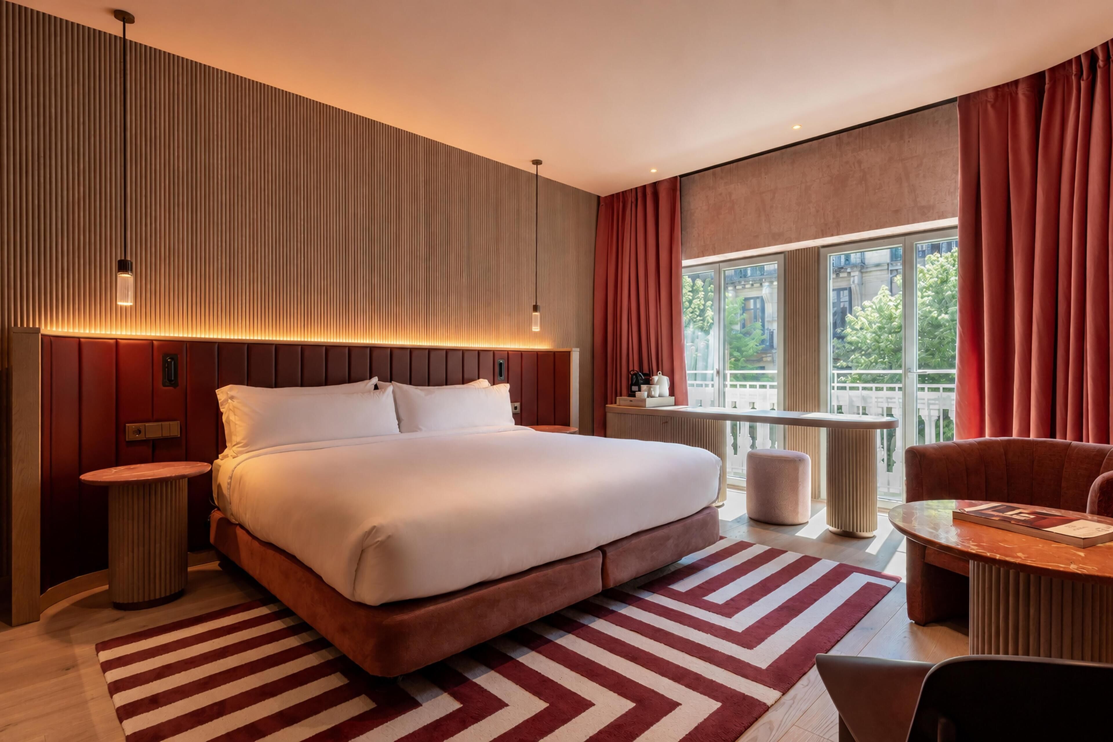 Quarto grand, 1 cama King, sacada (Stalls)