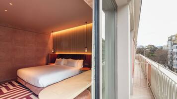 Grand Room, 1 King Bed, Balcony (Stalls) | Premium bedding, minibar, in-room safe, desk