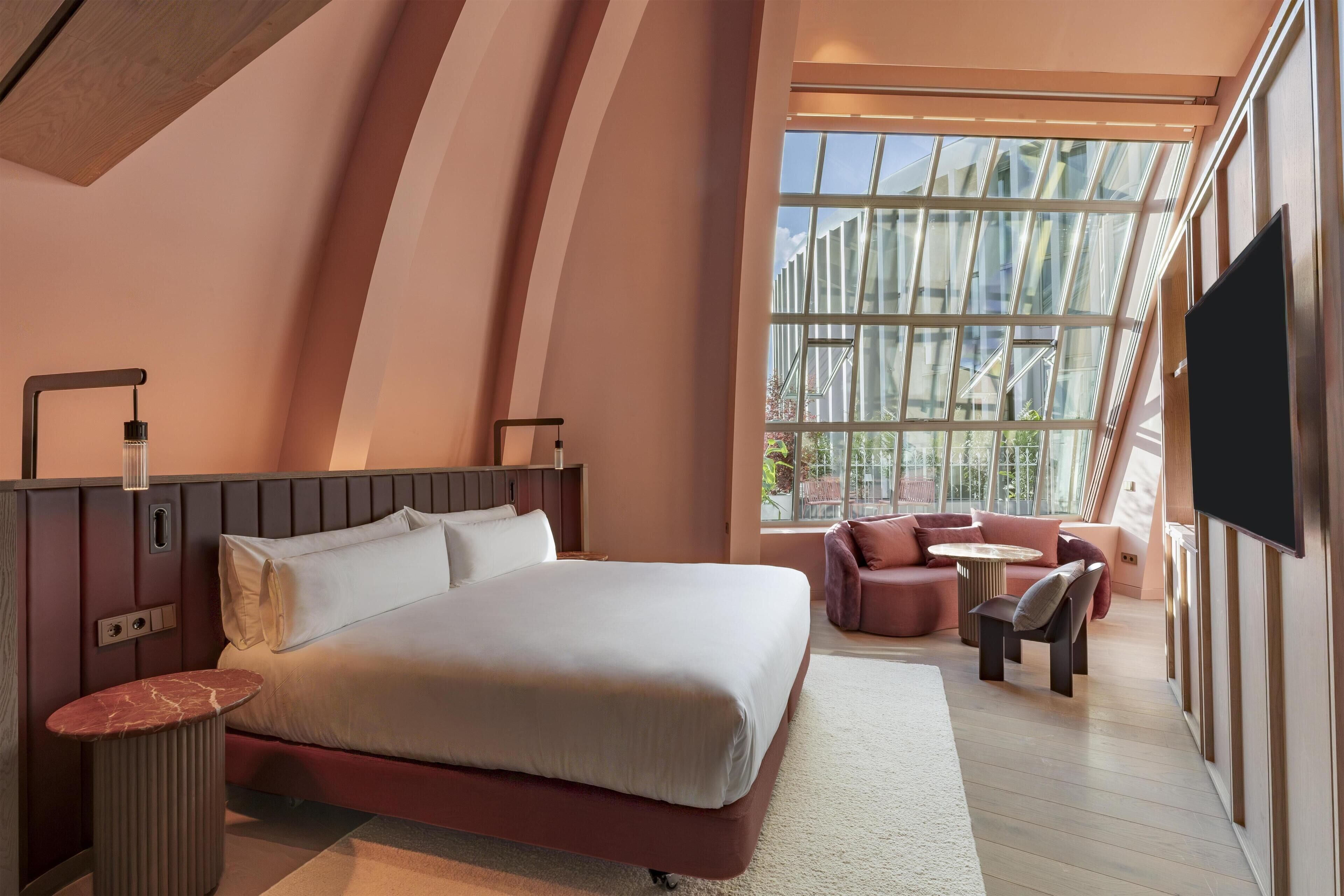 Premium bedding, minibar, in-room safe, desk