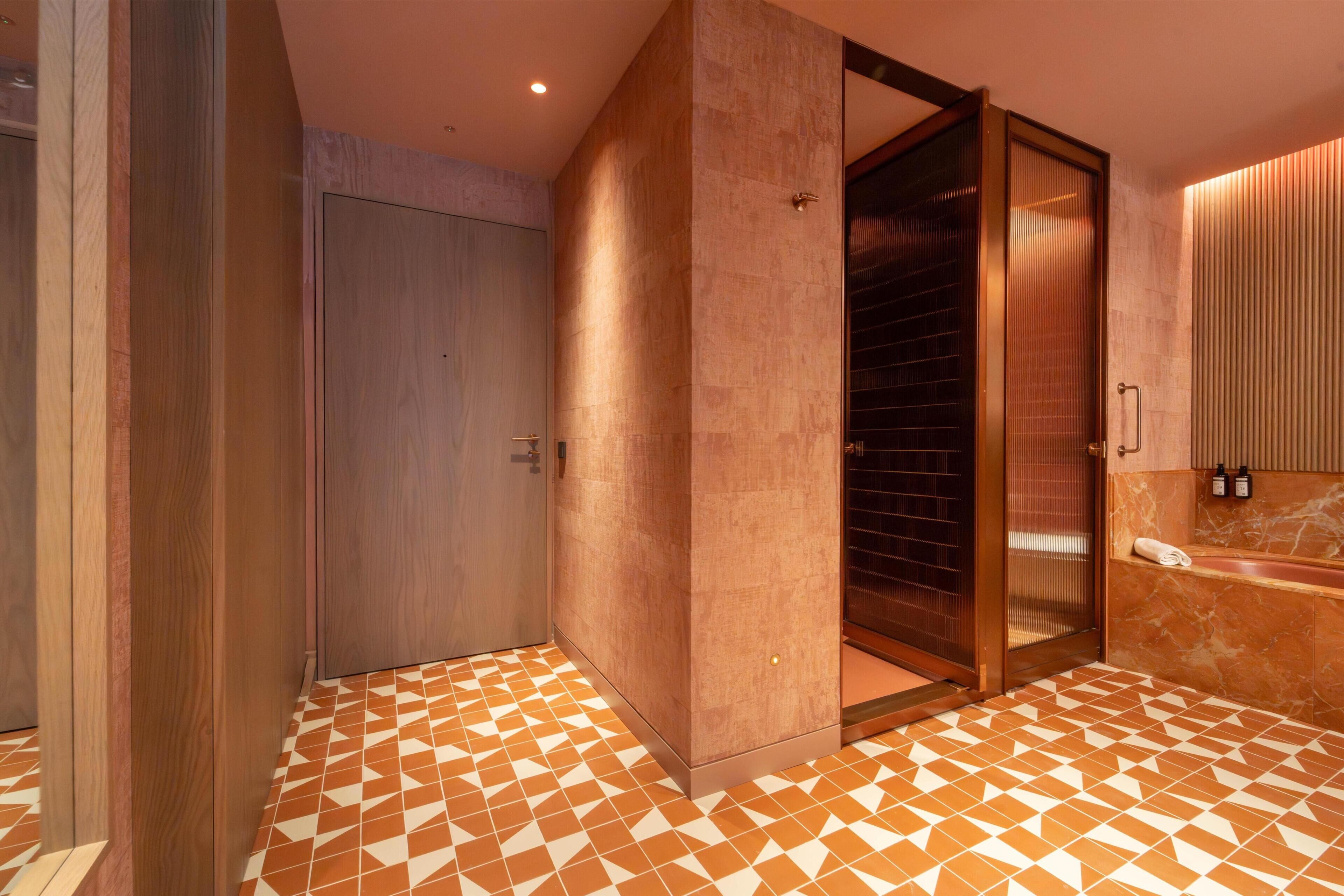 ヘアドライヤー、バスローブ、スリッパ、タオル