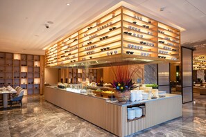 Daily buffet breakfast for a fee - Hilton Shaoxing Hotel And Residences (Shaoxing)