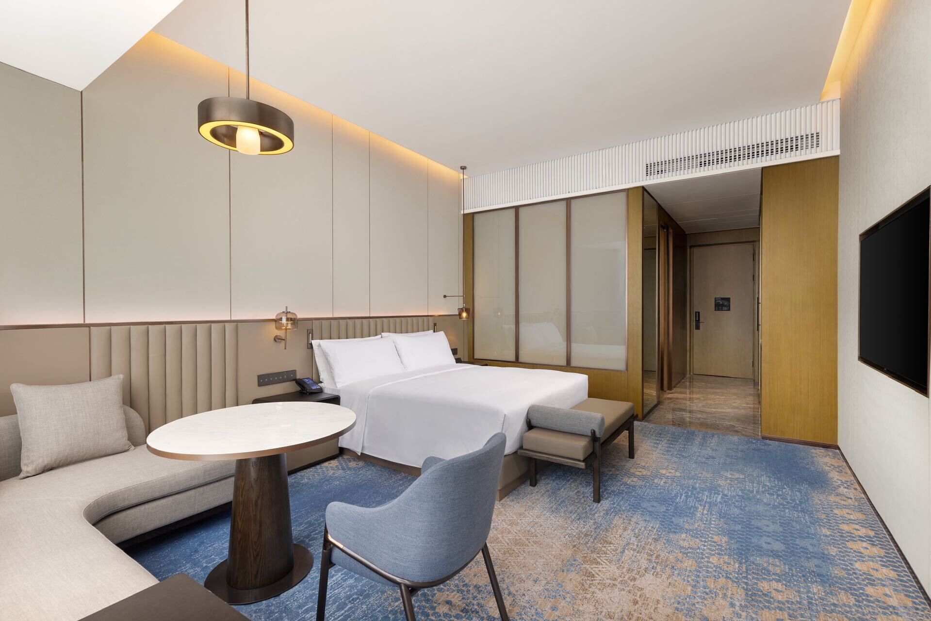 Premium bedding, down duvets, minibar, in-room safe