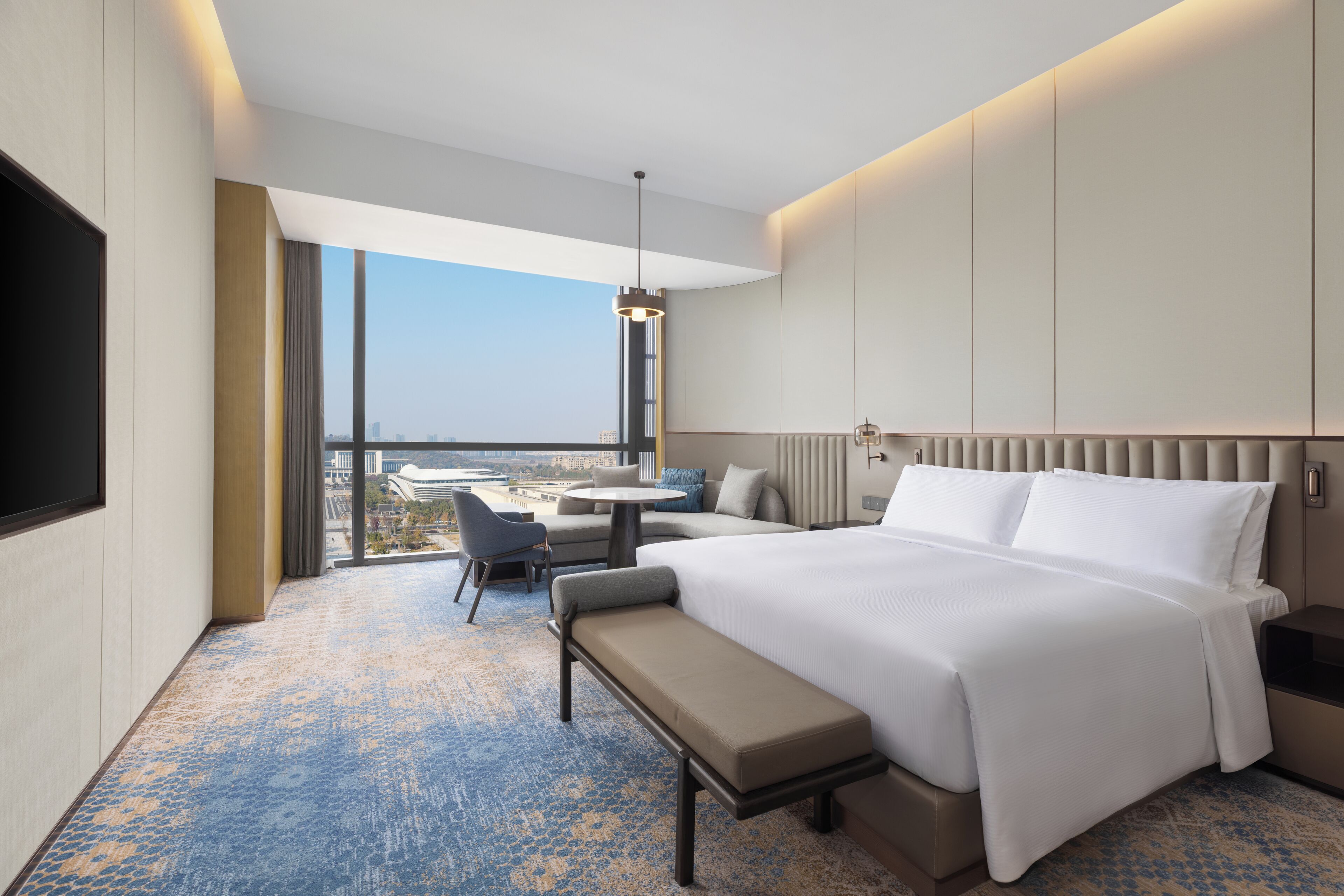 Premium Room, 1 King Bed | Premium bedding, down duvets, minibar, in-room safe