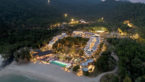 An aerial view of a resort with multiple buildings, a swimming pool, and a beach. - Hilton Burau Bay Langkawi Resort (Langkawi)