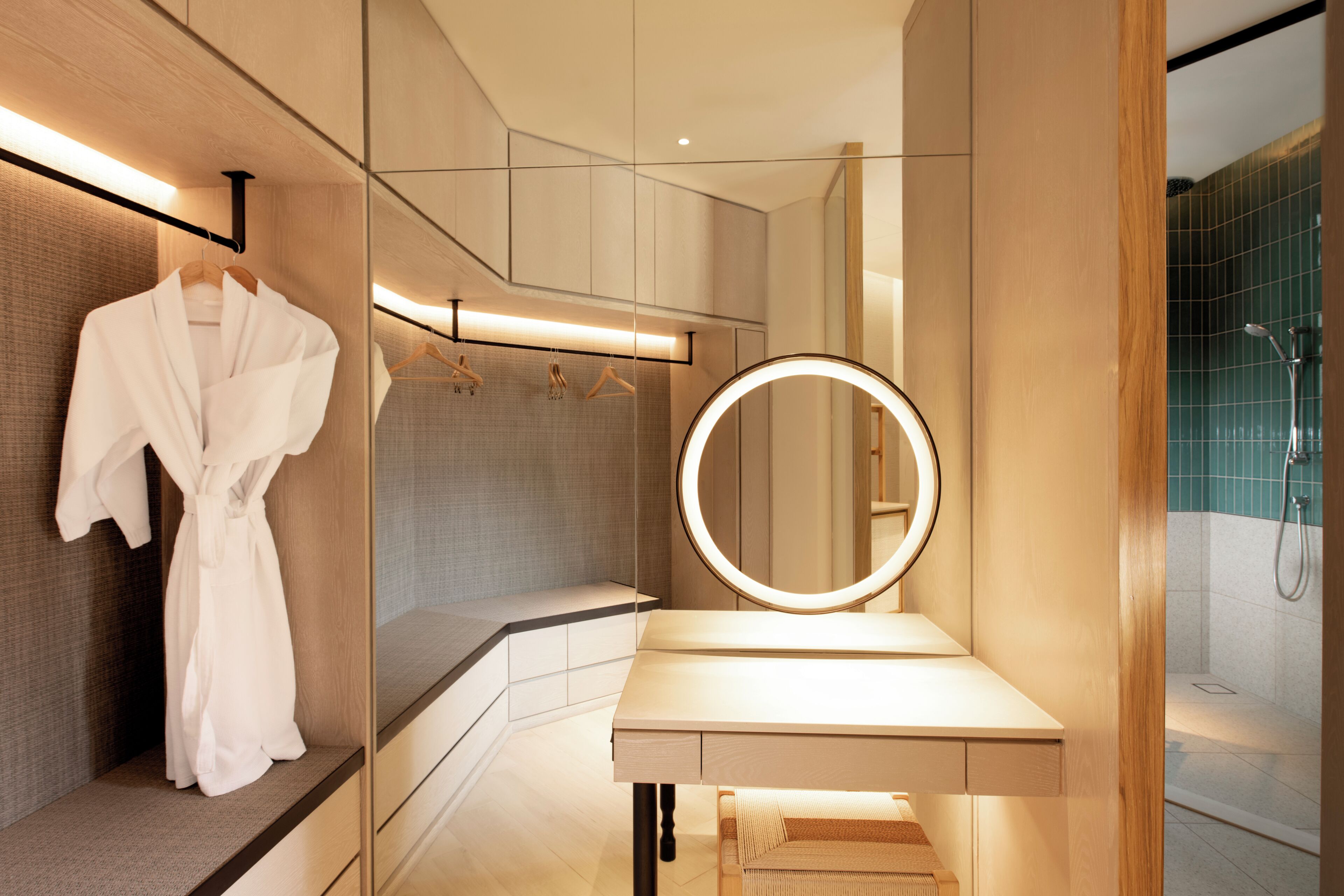 Minibar, caja fuerte, escritorio y espacio para trabajar con un portátil