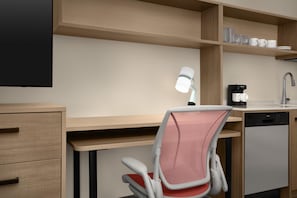 Cortinas blackout, tabla de planchar con plancha y cunas gratuitas