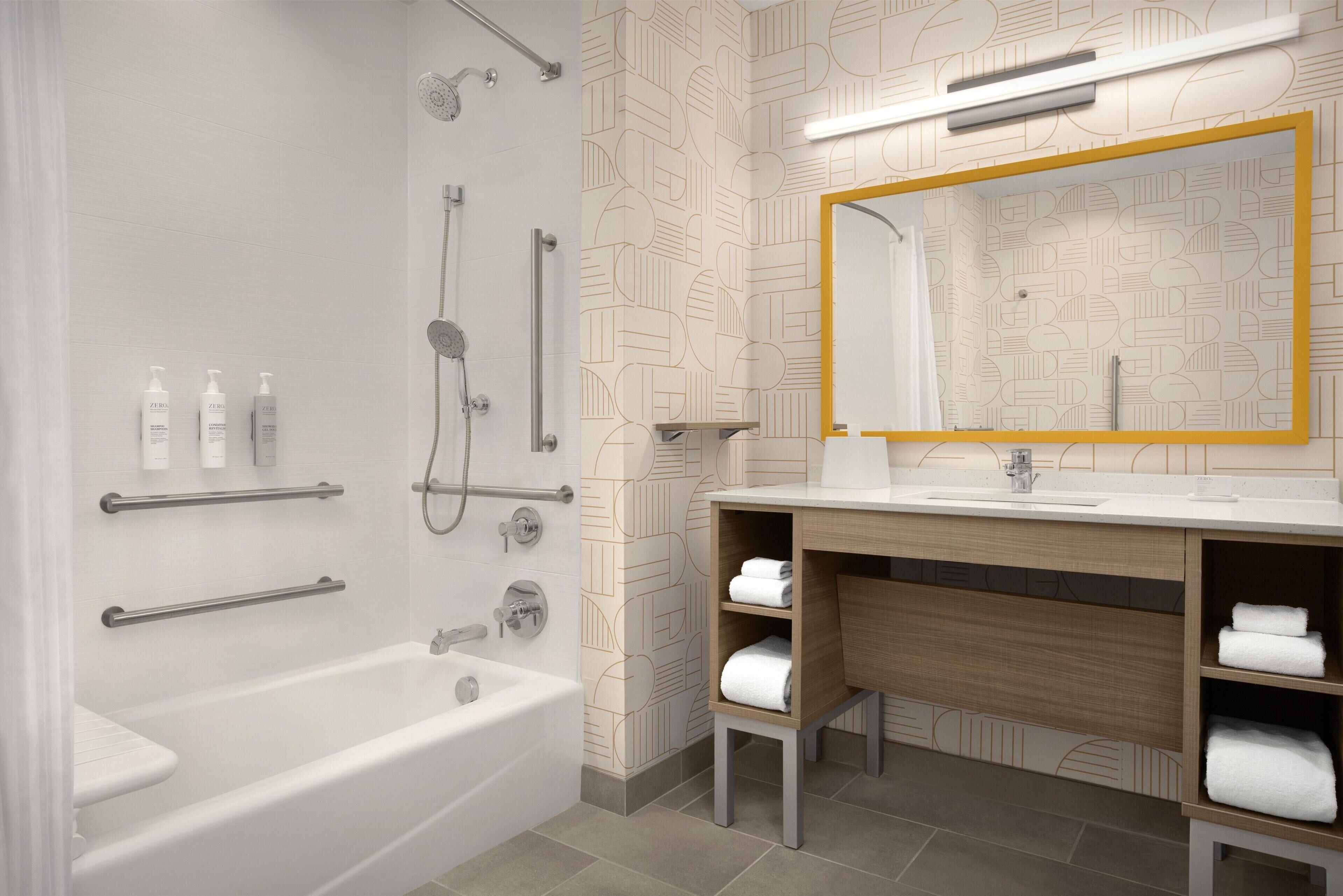 Studiosuite, 2 Queen-Betten, barrierefrei, Badewanne | Badezimmer