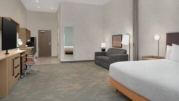 Studio, 1 King Bed, Accessible (Roll-in Shower) | Living area