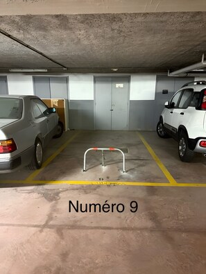 المنطقة المحيطة بالمنشأة