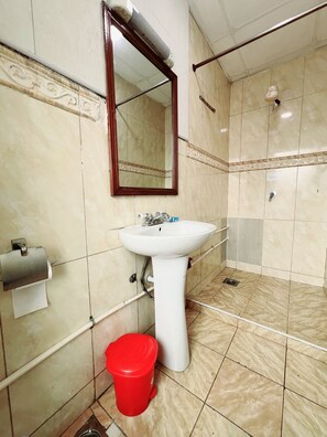 Towels, soap, toilet paper - Maryaj studio Nairobi-CBD (Nairobi)