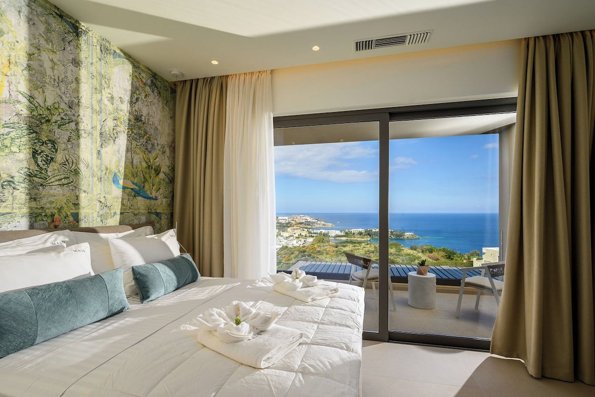 In-room safe, blackout curtains, soundproofing, iron/ironing board