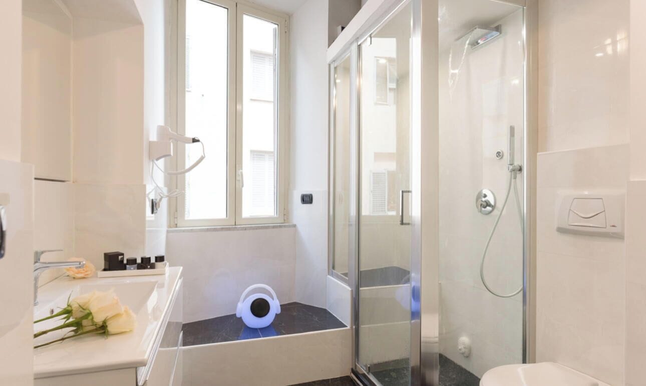 Doccia, vasca idromassaggio, asciugacapelli, bidet
