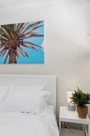 Iron/ironing board, WiFi, bed sheets - Bourke Escape Seaside Comfort near Wollongong CBD (Wollongong)