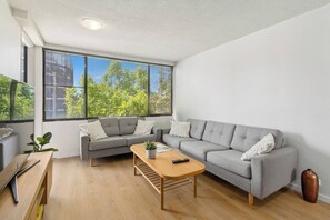 Living area - Bourke Escape Seaside Comfort near Wollongong CBD (Wollongong)