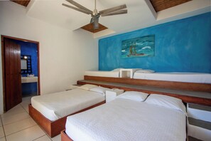 5 Schlafzimmer, Zimmersafe, Schreibtisch, Bügeleisen/Bügelbrett