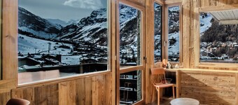 Les Hauts de Val – Stunning Apartment with Panoramic View